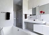 Duschecke oder Badewanne? Was ist besser für ein Badezimmer in einem Wohnblock?