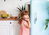 Farbiger Kühlschrank in der Küche