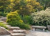 Wie gestaltet man einen kleinen Garten im japanischen Stil?