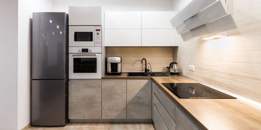 Fliesen mit Mustern oder Dekoren für eine kleine Küche – ja oder nein?